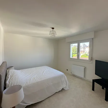 Spacieux Plein Centre, 6 Personnes, 3 Chambres, 3 Salles De Bain, Superbe Vue Chateau