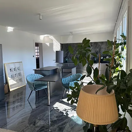 Apartment Spacieux Plein Centre, 6 Personnes, 3 Chambres, 3 Salles De Bain, Superbe Vue Chateau