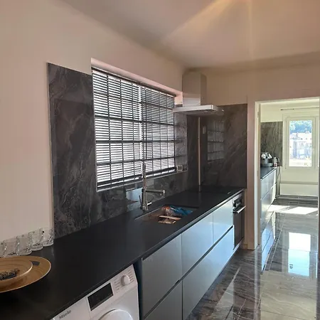 Spacieux Plein Centre, 6 Personnes, 3 Chambres, 3 Salles De Bain, Superbe Vue Chateau *