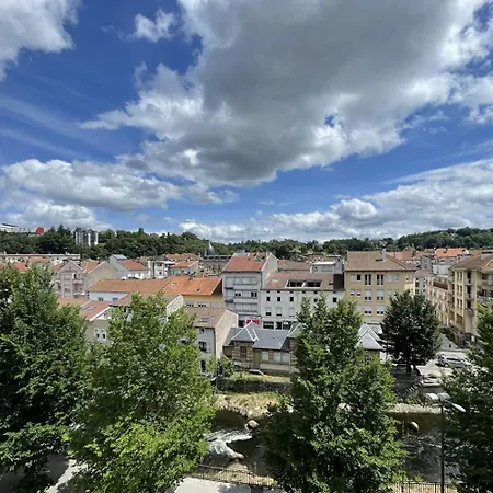 Apartment Spacieux Plein Centre, 6 Personnes, 3 Chambres, 3 Salles De Bain, Superbe Vue Chateau *